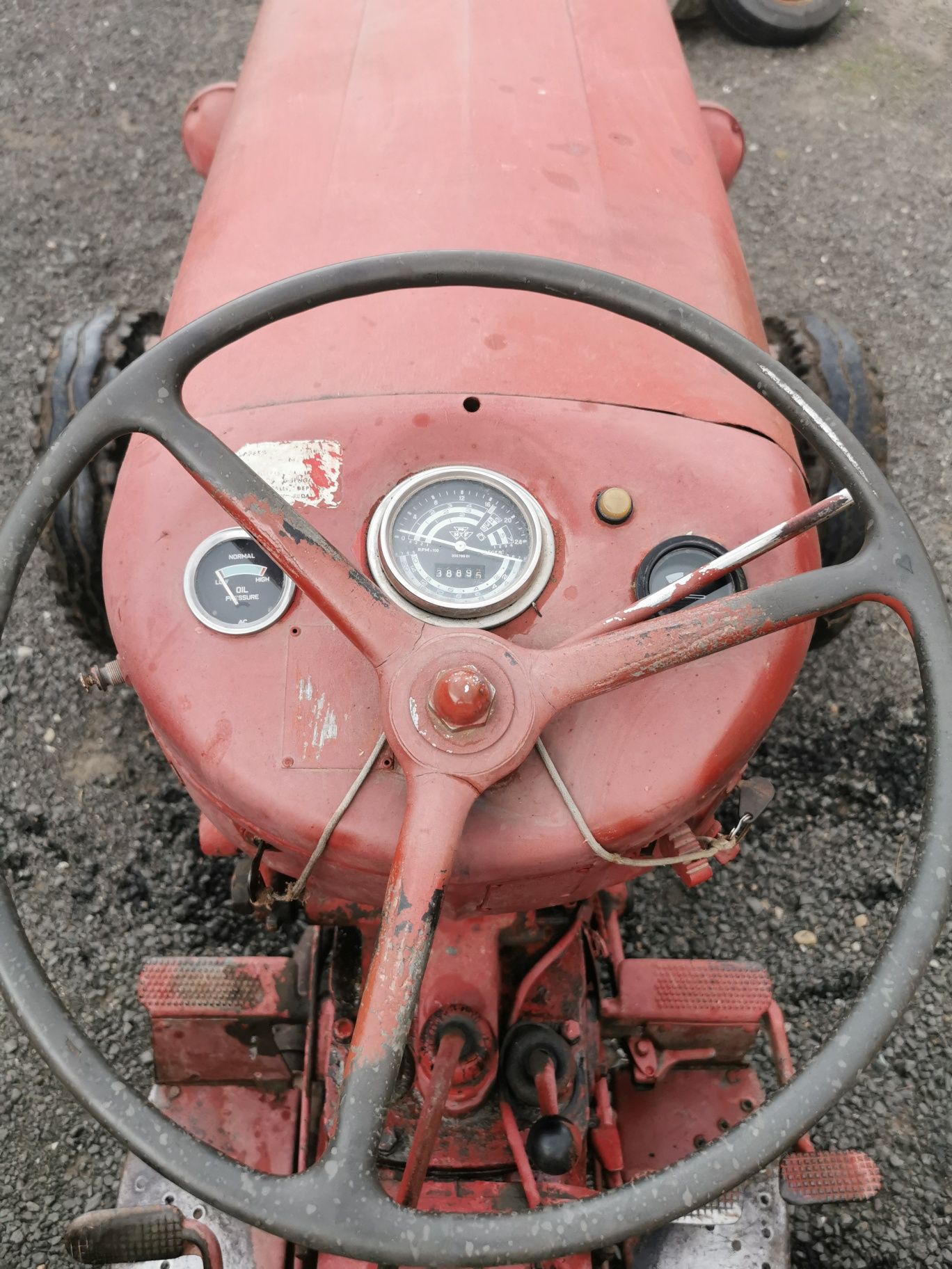 Vând tractor Massey Ferguson MF65