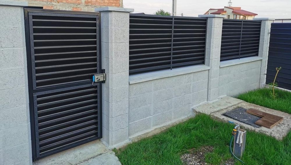 Construim garduri si porti din sipca metalica, panouri stil jaluzele,