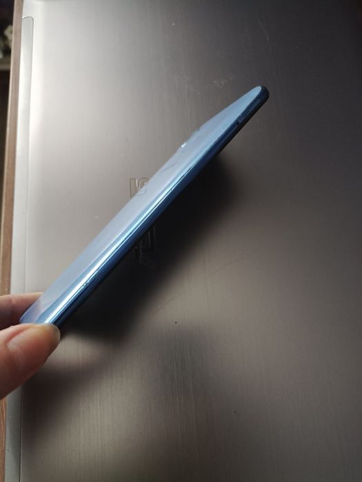 Продам сотовый телефон Samsung A30.