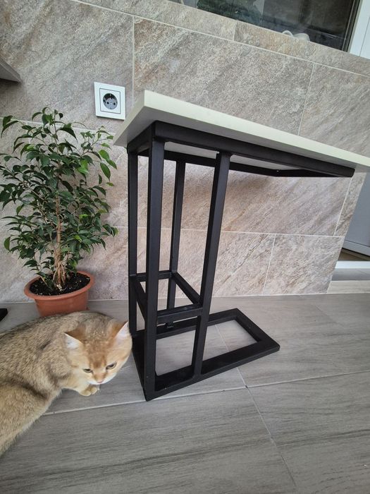 Продам приставной столик