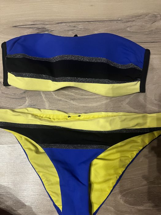 Costum de baie nepurtat