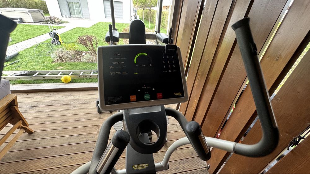 Bicicleta eliptica Technogym