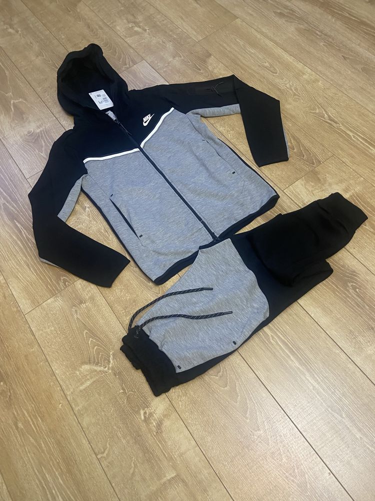 Trening Tech Fleece Nike marimea S,M,L,XL,XXL