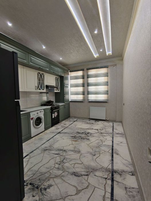 Yashnobod Kadesheva bozori Olmos metrosi yaqinida kvartira bor