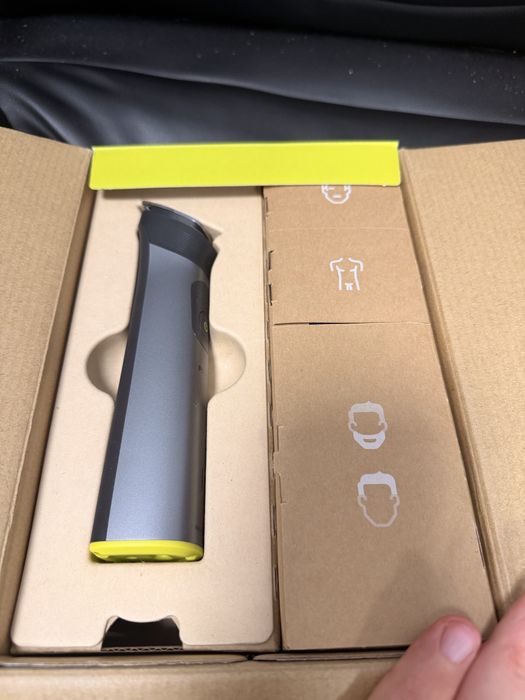 Trimmer philips all in one 14in1 fata par corp nou seria 7000 mg7930