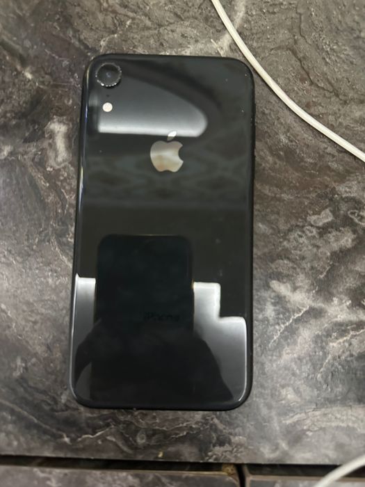Продается iPhone xR в хорошем состоянии