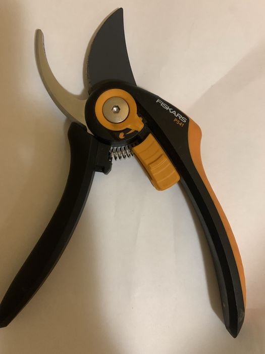 Foarfeca pomii Gardena si Fiskars