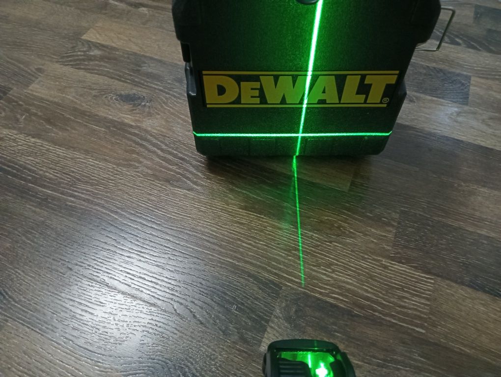 Laser DeWALT DW088CG Nivela laser cu fascicul 30 m