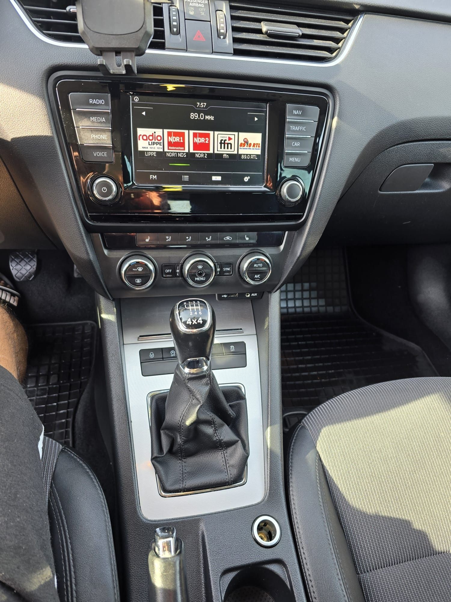 Vând  Scoda Octavia 3  Stile 4×4 permanent