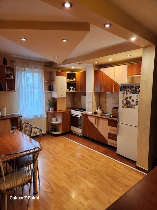 Apartamrnt de inchiriat