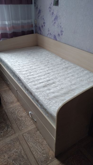 Продам кровать полуторка .