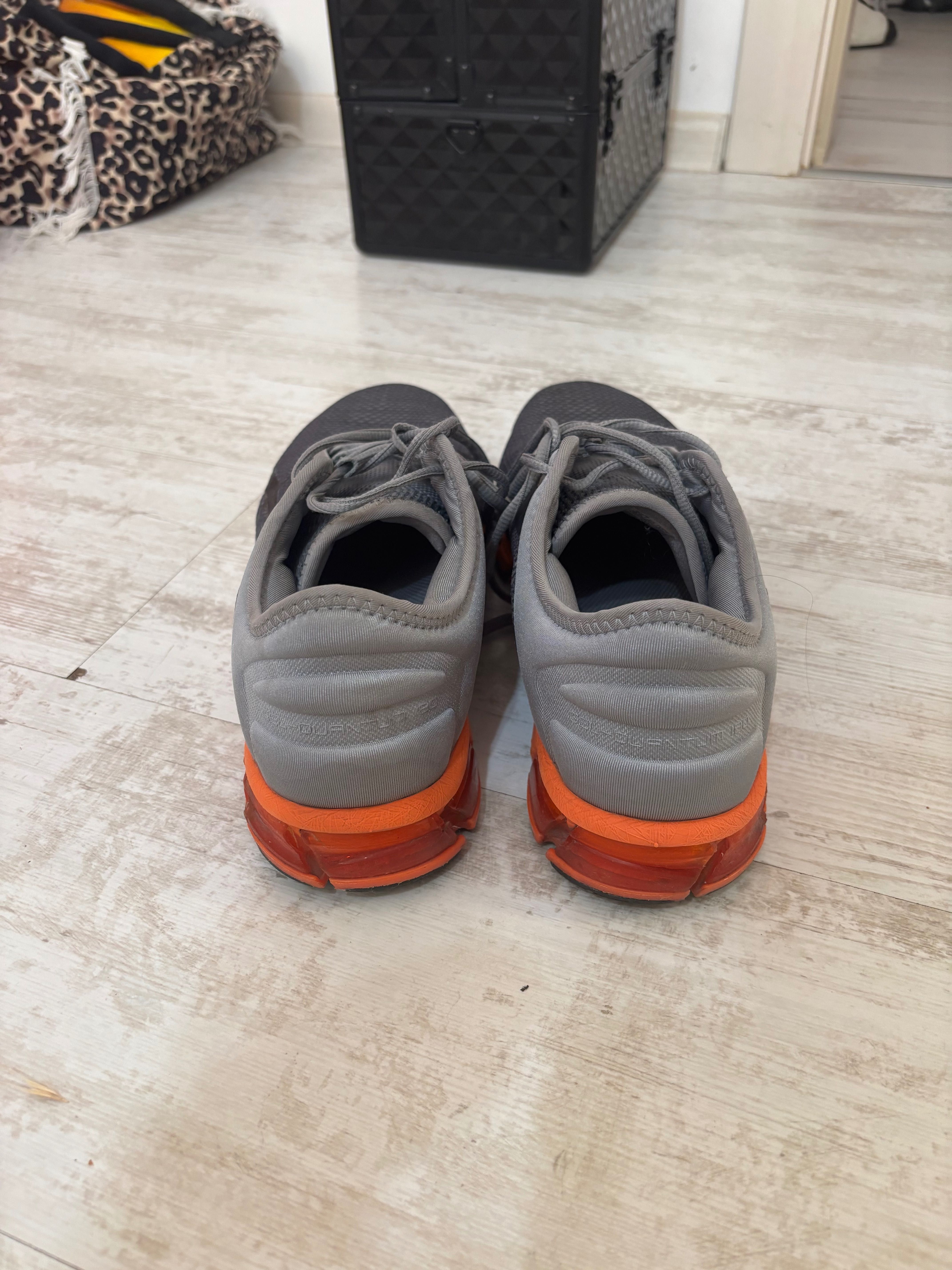 Маратонки ASICS номер 44,5