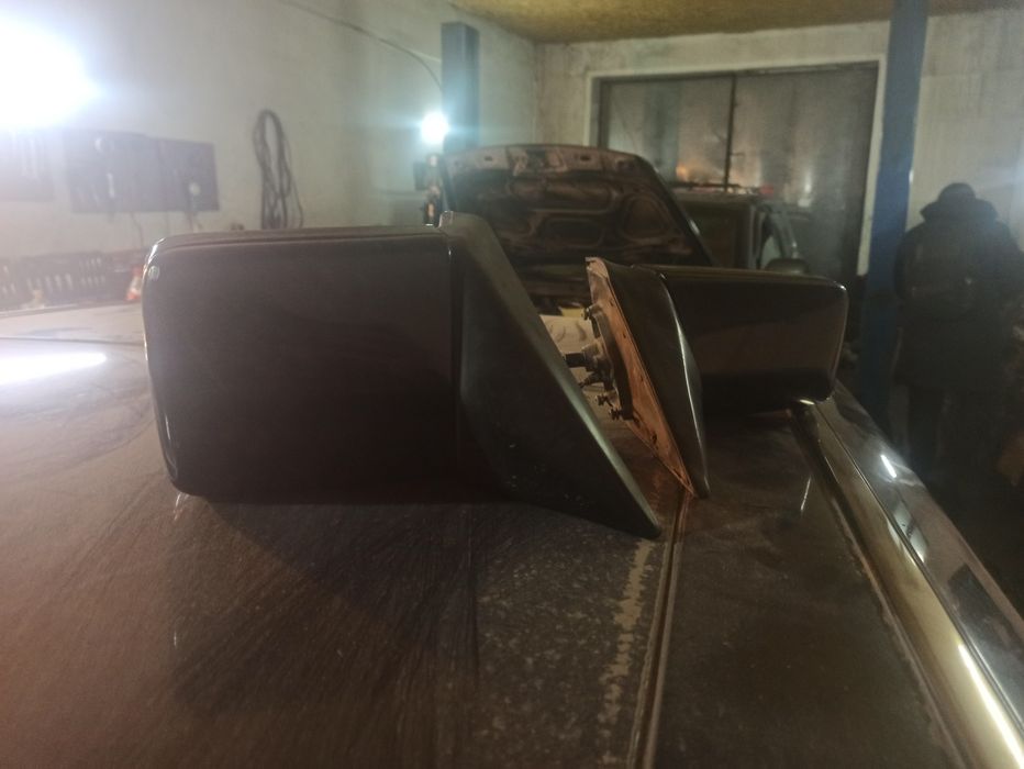 Продам зеркало Мерседес 124 190