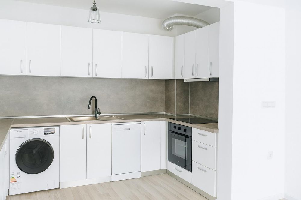 НОВО!!! Двустаен апартамент в кв. Остромила/ С ПАРКОМЯСТО!!!