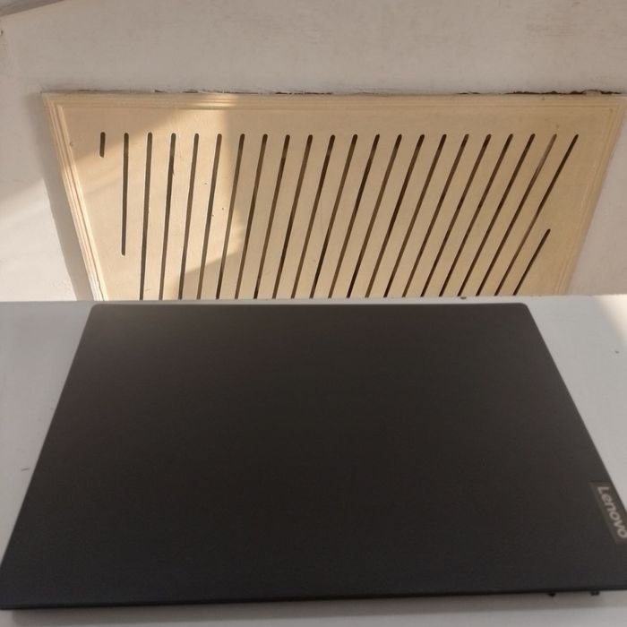 Notebook sotiladi yangi hali kop ishlatilmagan