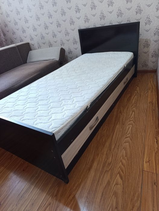 Продаётся кровать б/у