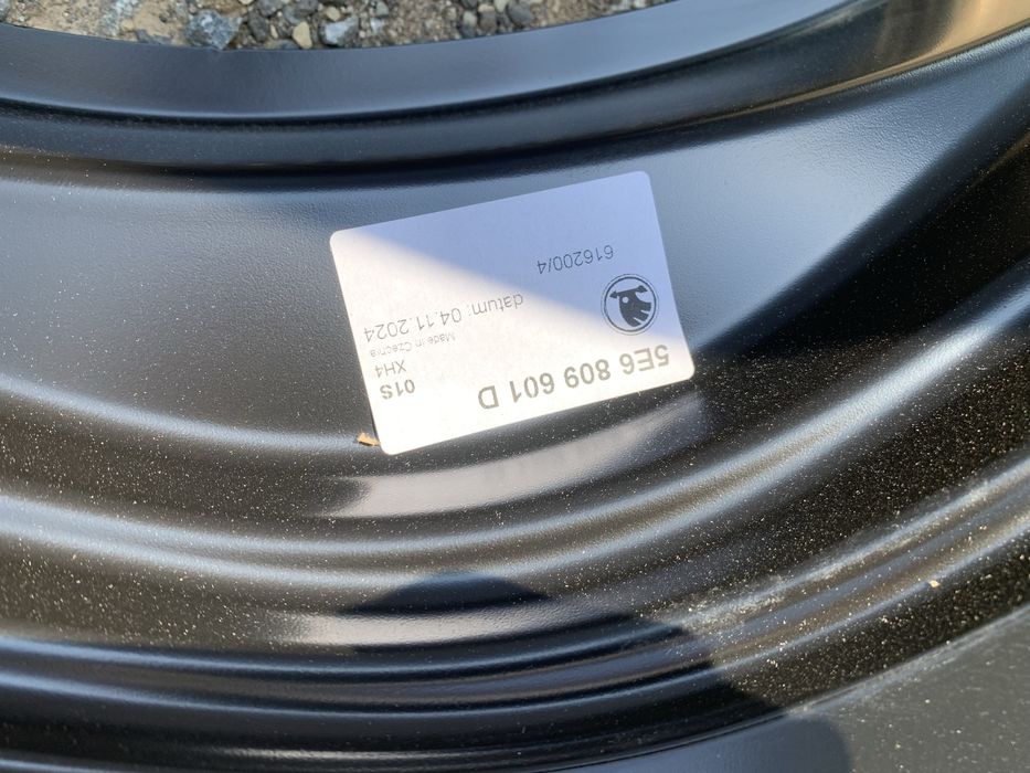 Prag stanga Skoda Octavia 4