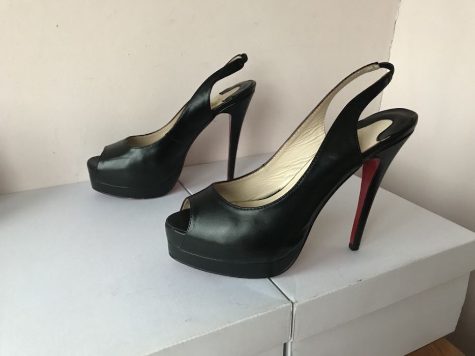 Pantofi,sandale,Christian Louboutin,marime 40,originali!