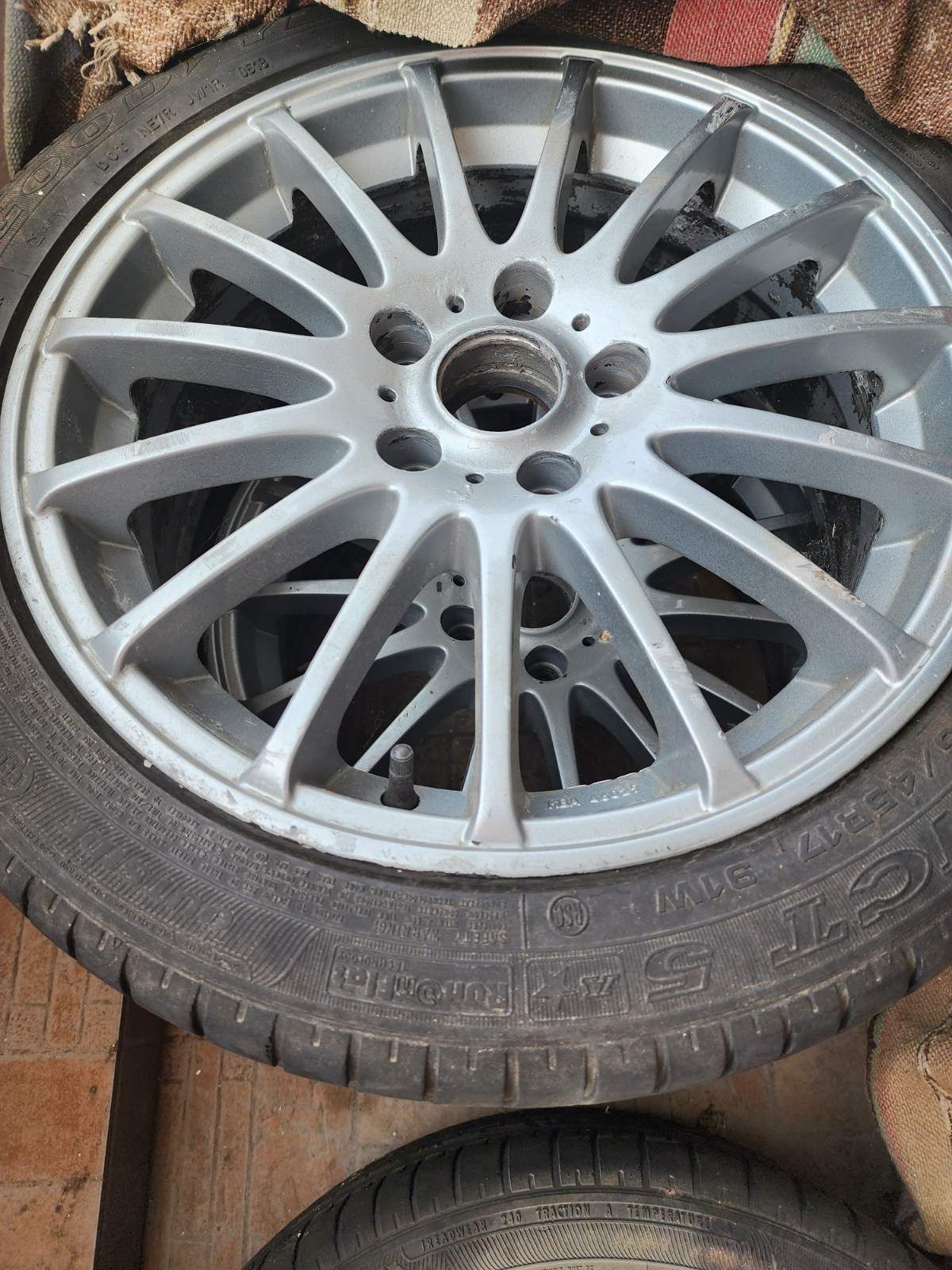 Джанти R17 5x114.3 с гуми 225/45 рън флат