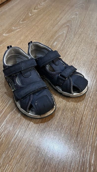 Продам детские сандали