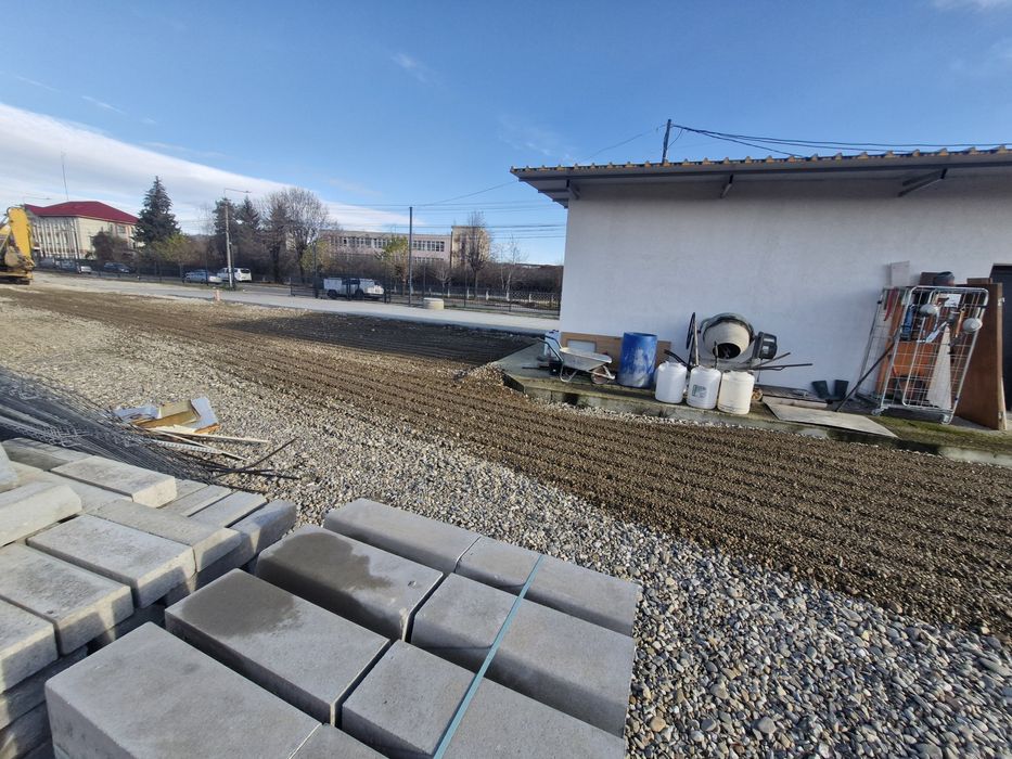 Teren si clădire de închiriat intrare Pucioasa vis-a-vis Pompierii