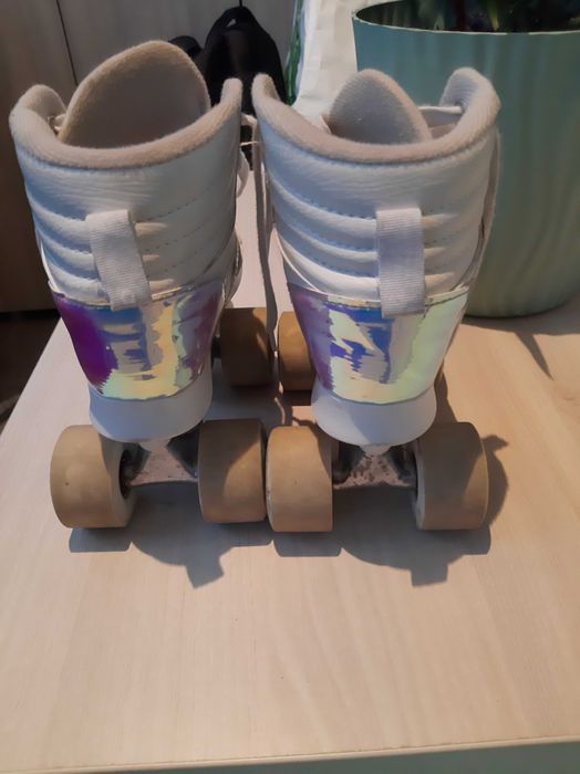 Vand role fetite Oxelo, marimea 33, foarte putin folosite.