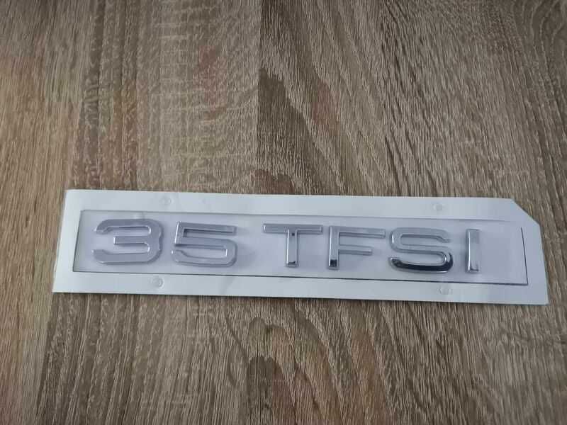 сребриста емблема Audi 35 TFSI