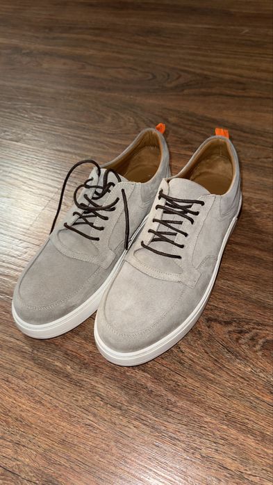 Продам мужские кроссовки