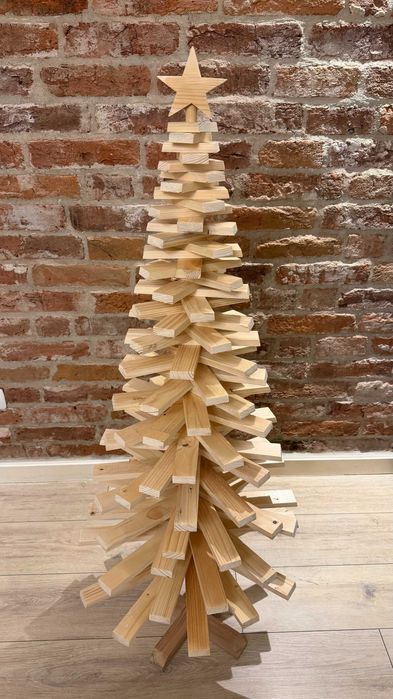 Brad decorativ din lemn