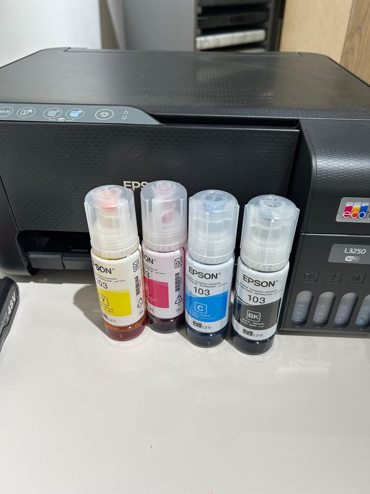 продается принтер Epson L 3250 новый