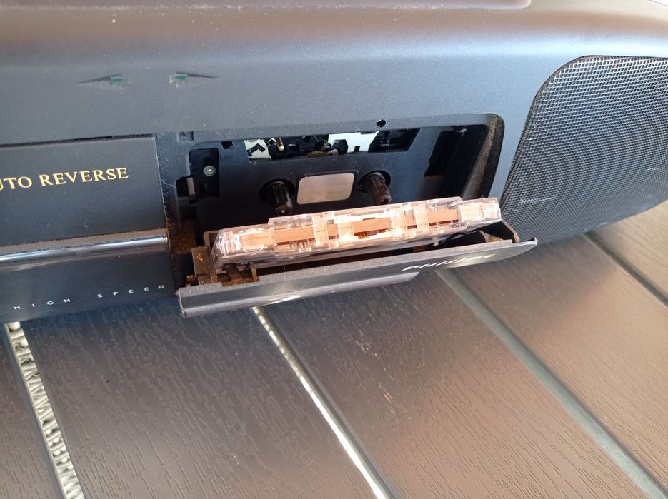 Radiocasetofon stereo Philips. Funcționează casetofonul, fără radio.