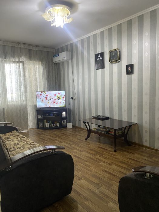 СРОЧНО! Раскладной диван ,2 кресла и журнальный стол