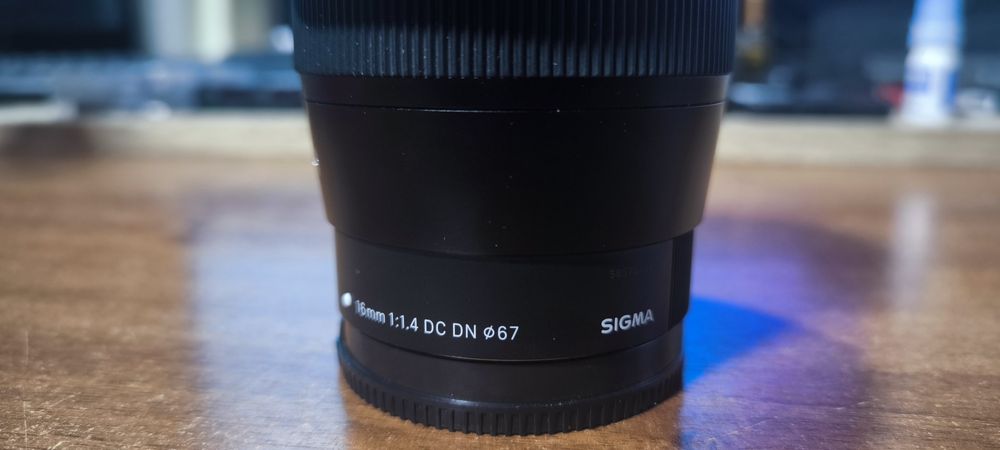 Obiectiv Sigma -Canon DC DN 16mm F  1,4 EF M