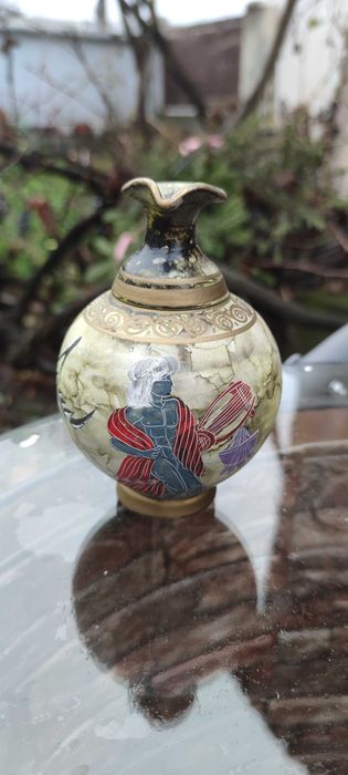 Două vaze de colecție, pictate manual.