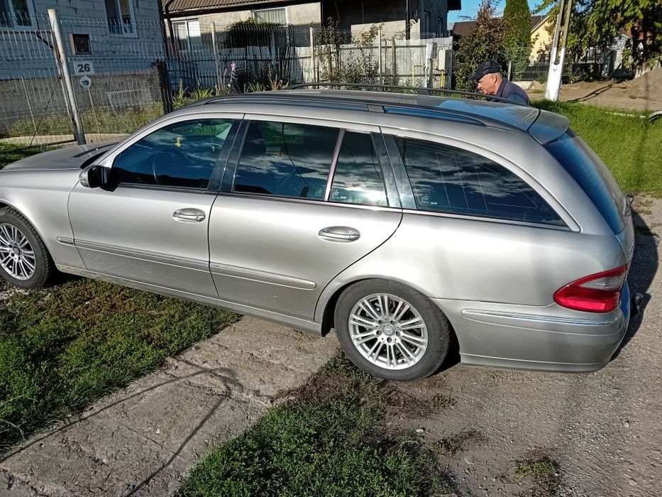 Vând Mercedes E class ,anul 2005