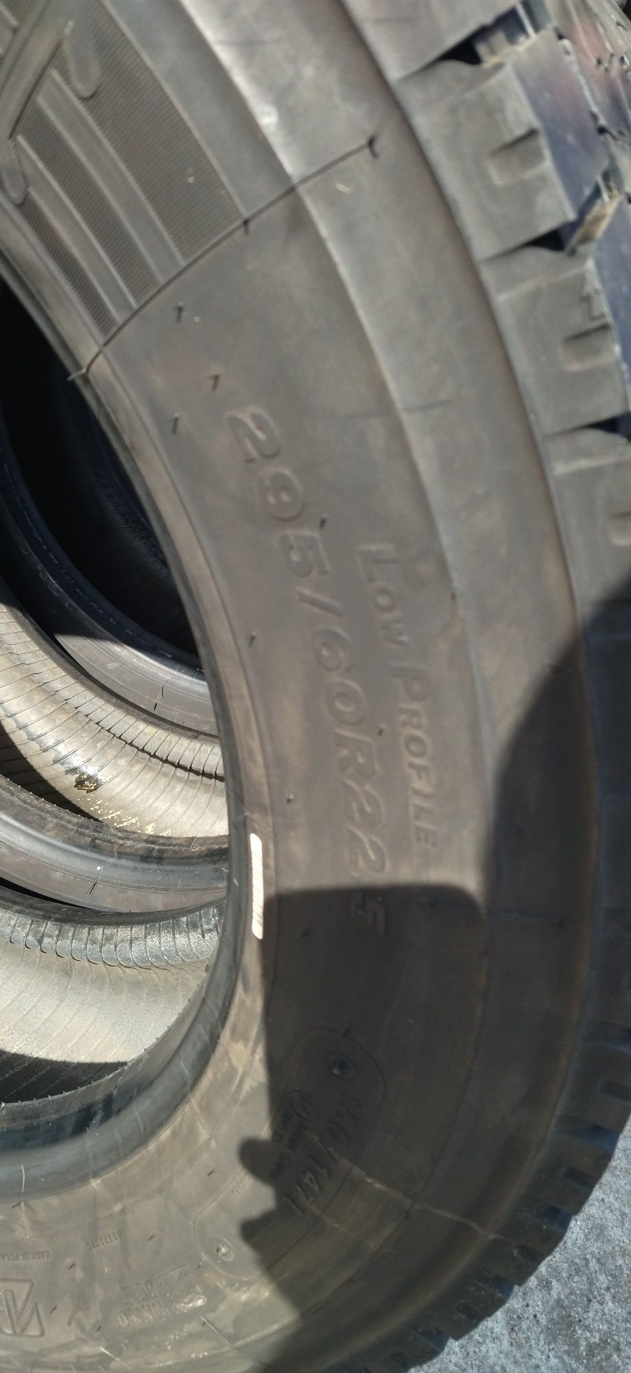 295 60 22.5 Bridgestone 4бр гуми за деферинциал