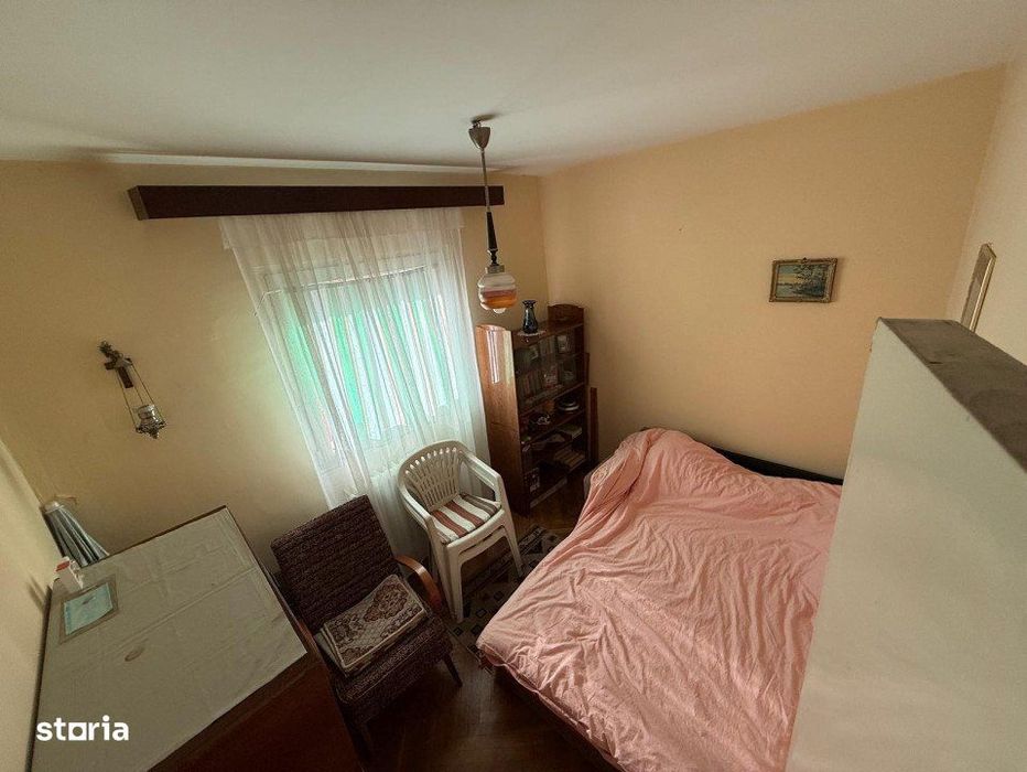 Apartament de vanzare, cu 4 camere, 77,62 mp, decomandat, zona Strand