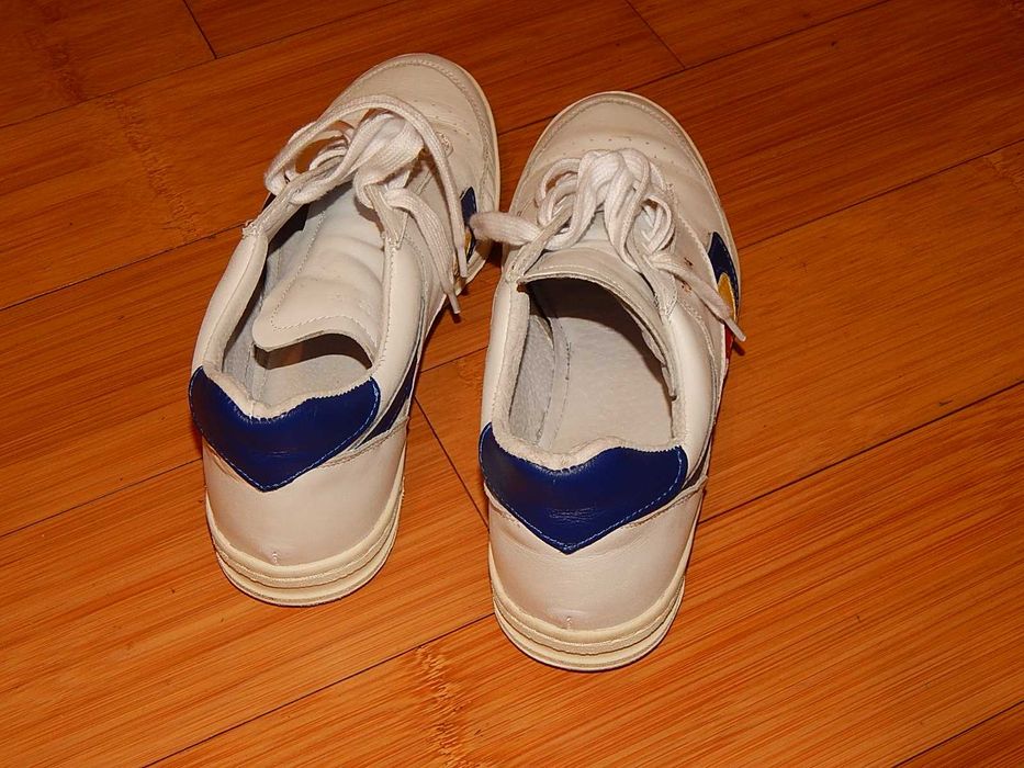 Pantofi sport piele,( adidasi ) cu tricolorul romaniei