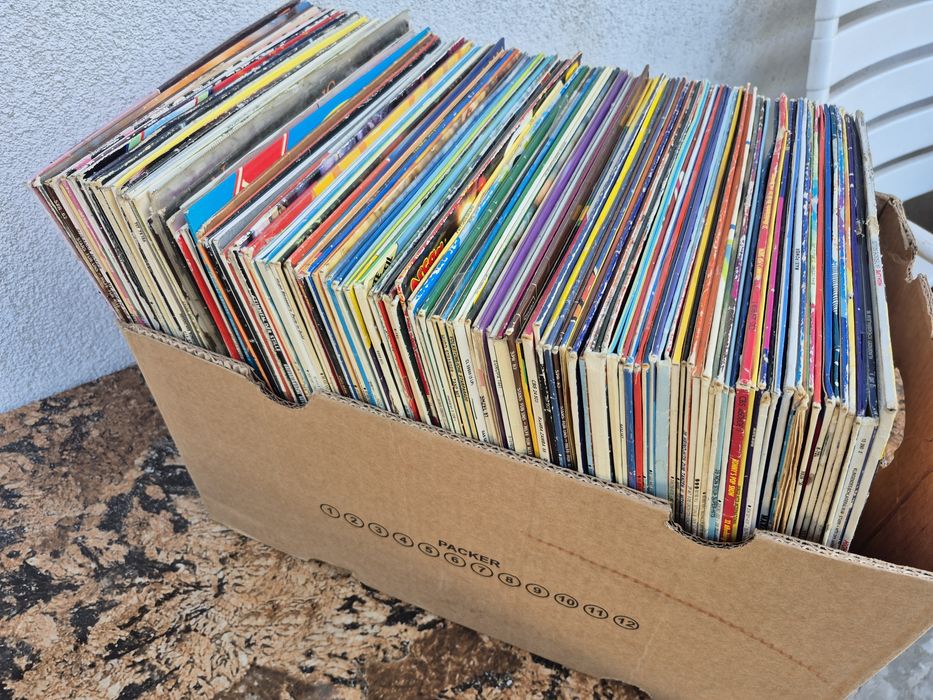 Vând Lot 100lp Discuri Vinil colectie  muzica usoara straina mixta