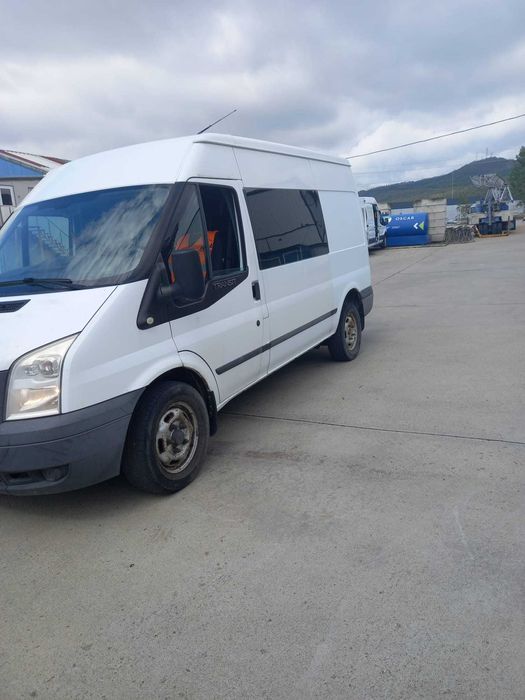 Ford Tansit 2.2L 6 locuri + marfa