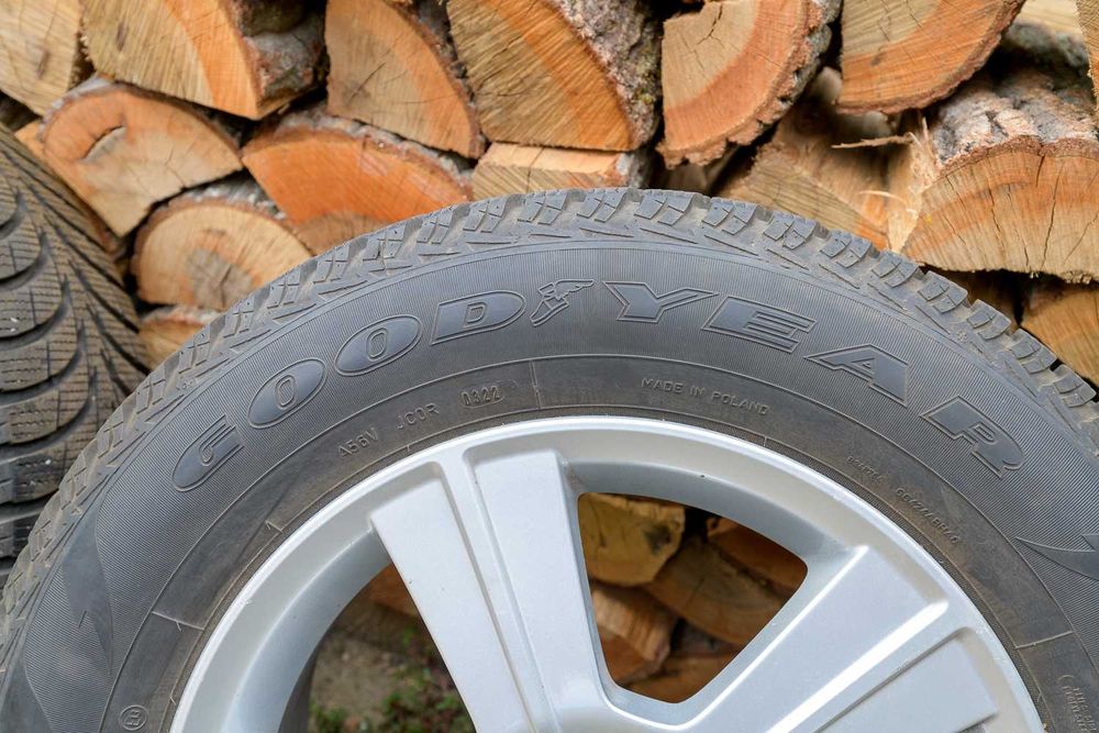 Комплект гуми с джанти 215/65R16
