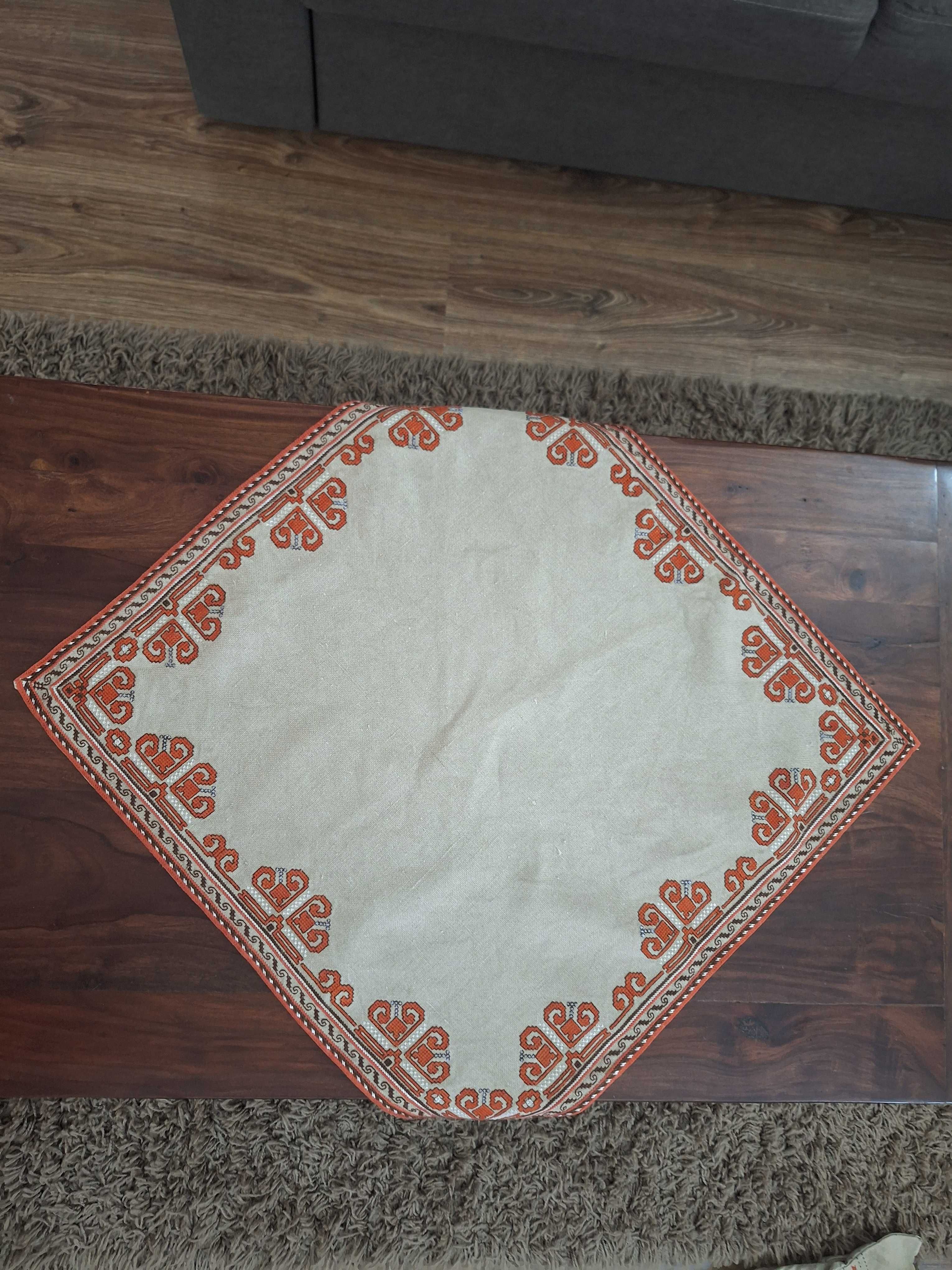 Покривки(каре) за  маса български шевици