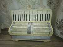 Vând urgent acordeon