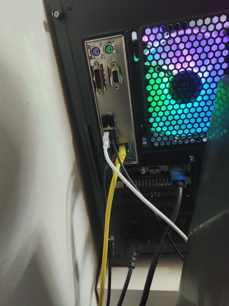 PC Gaming Mid-Range - Ryzen 5 3600 + GTX 1660 Super + 16GB RAM
