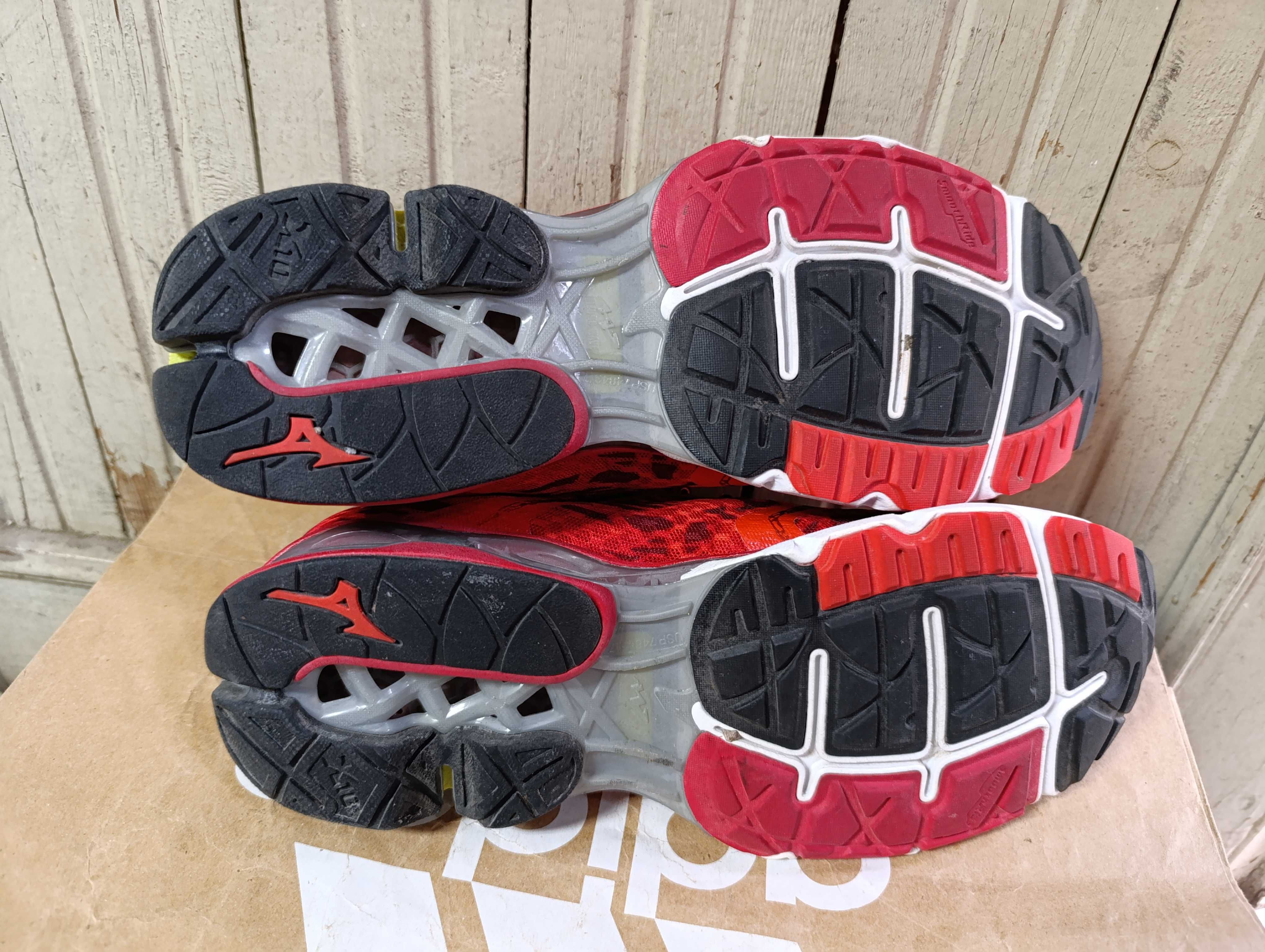 ''Mizuno Wave Creation 15''оригинални маратонки 44 номер