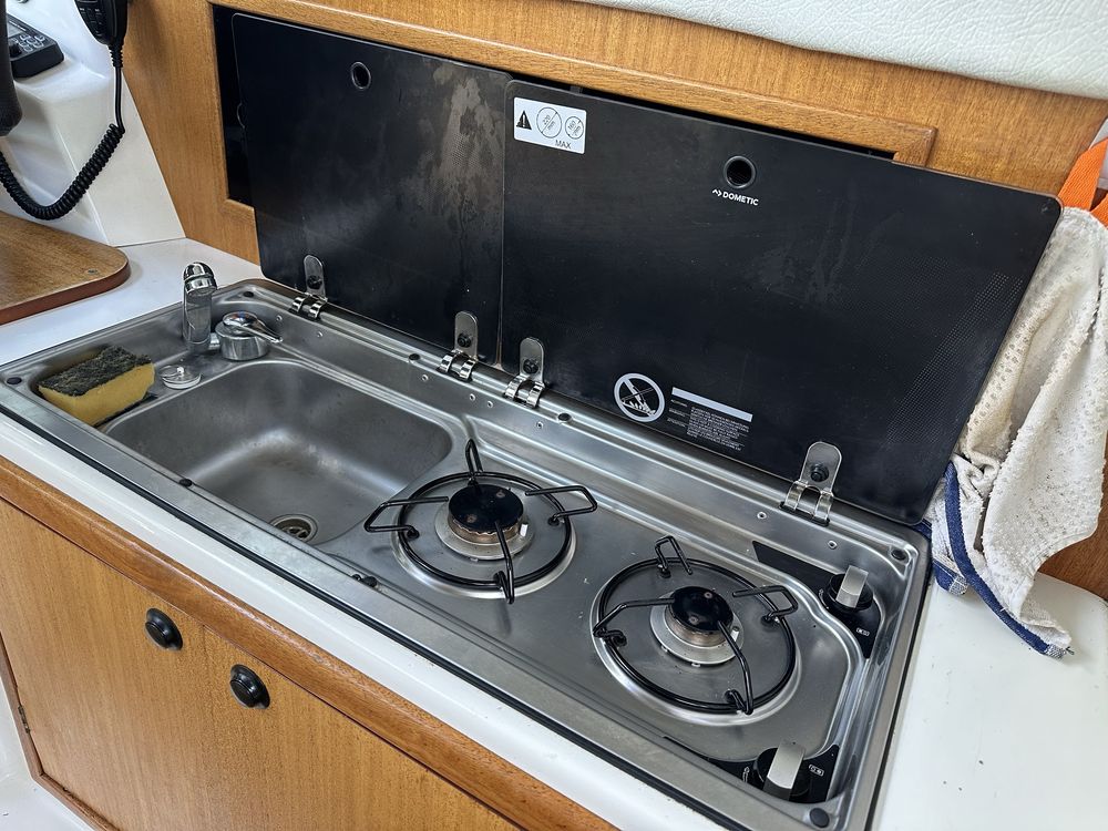 Barca cu cabina, motor diesel, cu peridoc sau fara(vezi in descriere)
