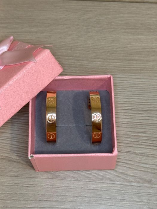 Продам золотые серьги