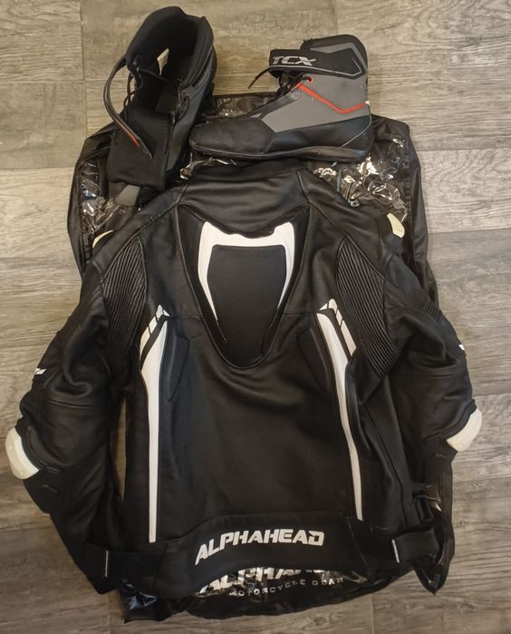 Geaca Piele Alphahead protectie spate. Ghete Moto TCX