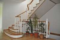 Изготовление и монтаж лестницы из дуба, карагача, сосны или лиственниц