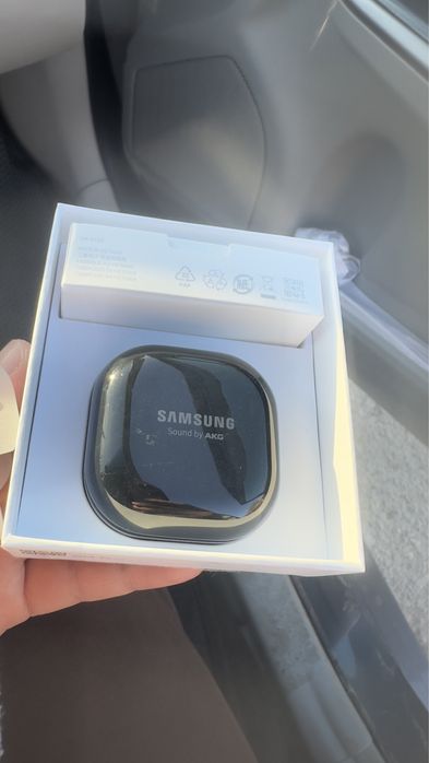 Продается наушники Samsung buds